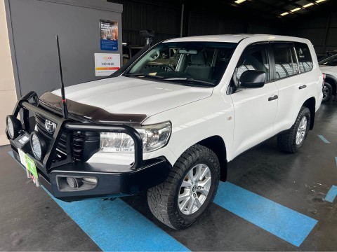 2015 Toyota Landcruiser VDJ200R GX Wagon 5dr Spts Auto 6sp 4x4 610kg 4.5DTT