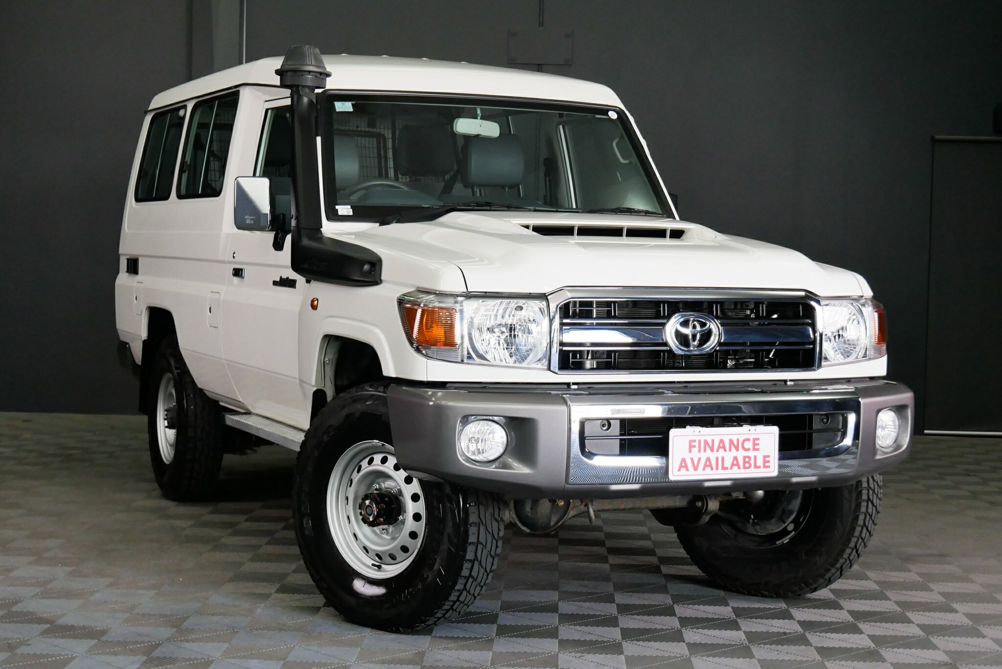 Toyota Landcruiser VDJ78R