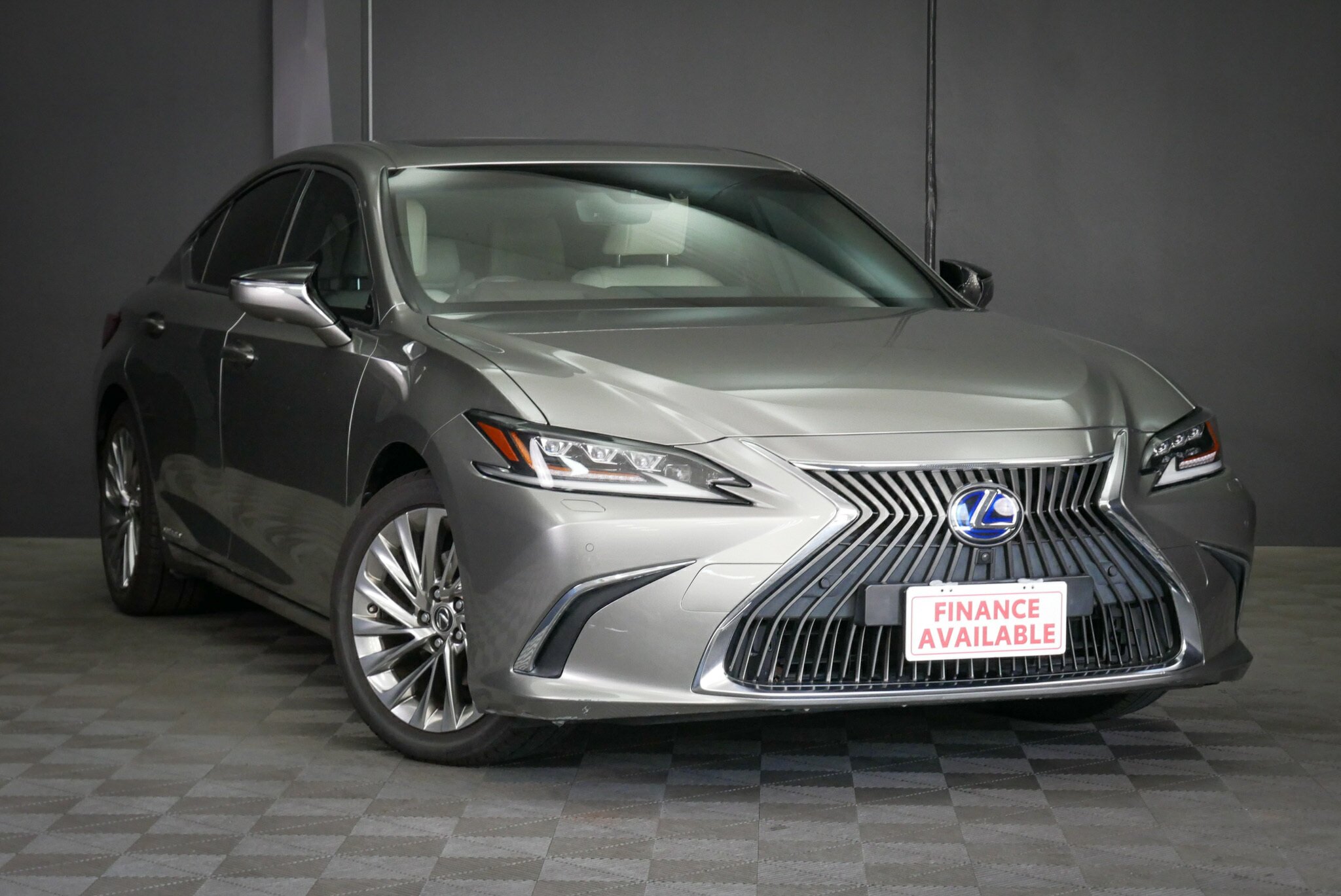 Lexus Es AXZH10R