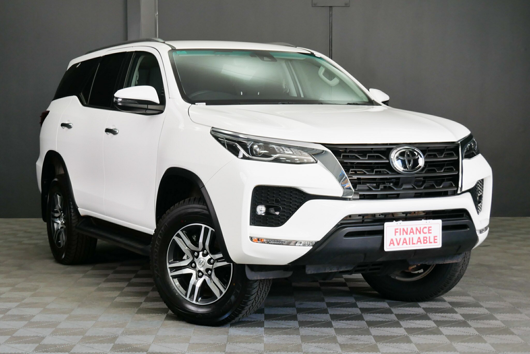 Toyota Fortuner GUN156R