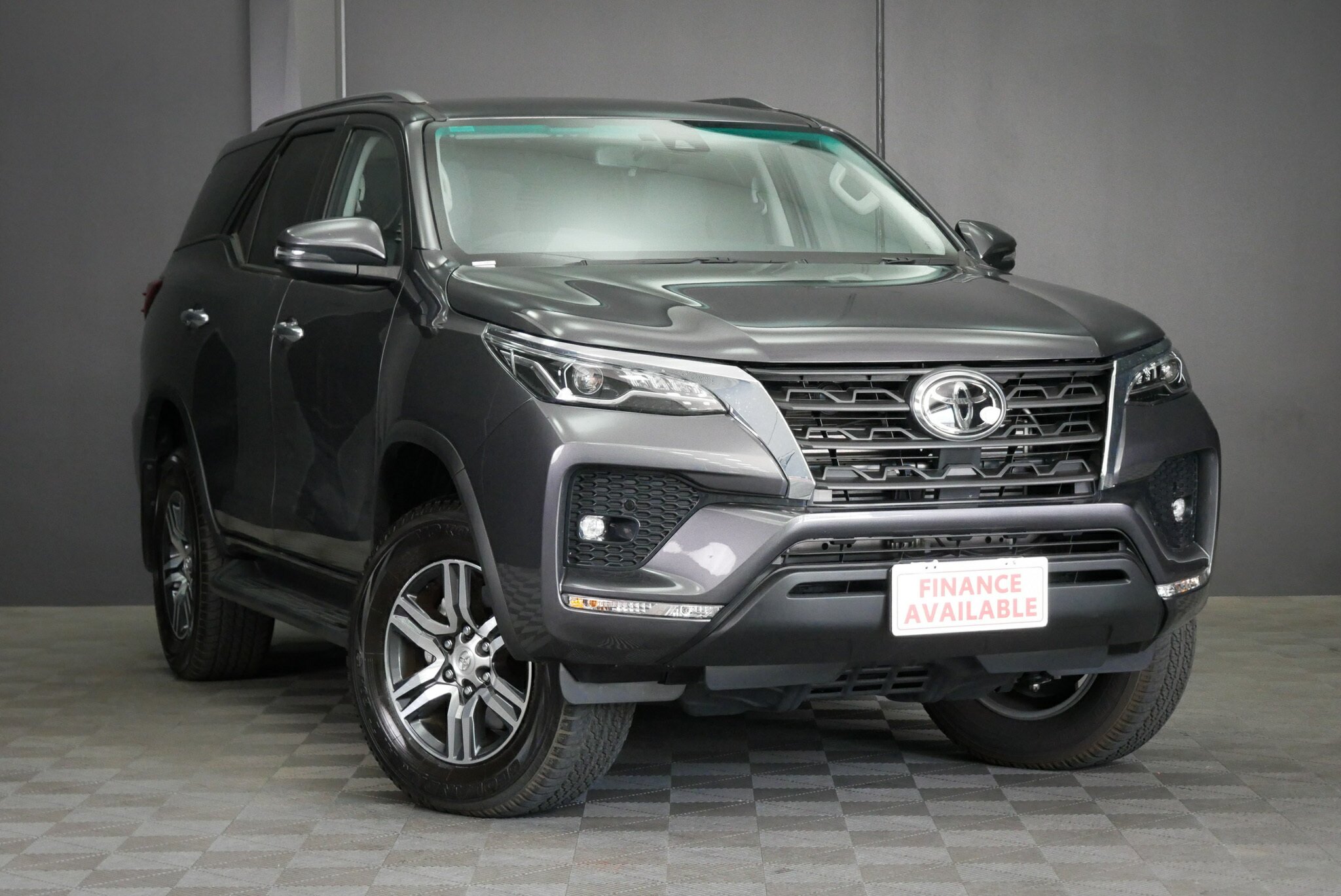 Toyota Fortuner GUN156R