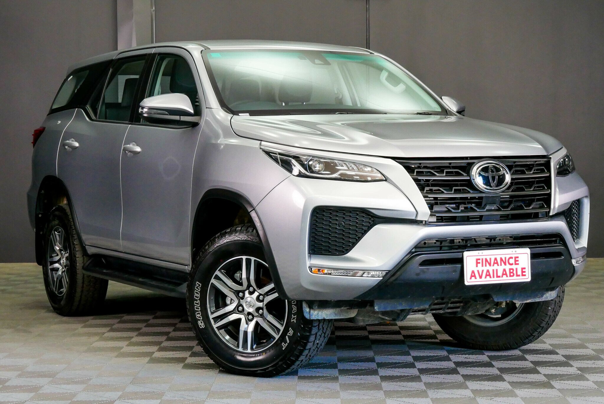 Toyota Fortuner GUN156R