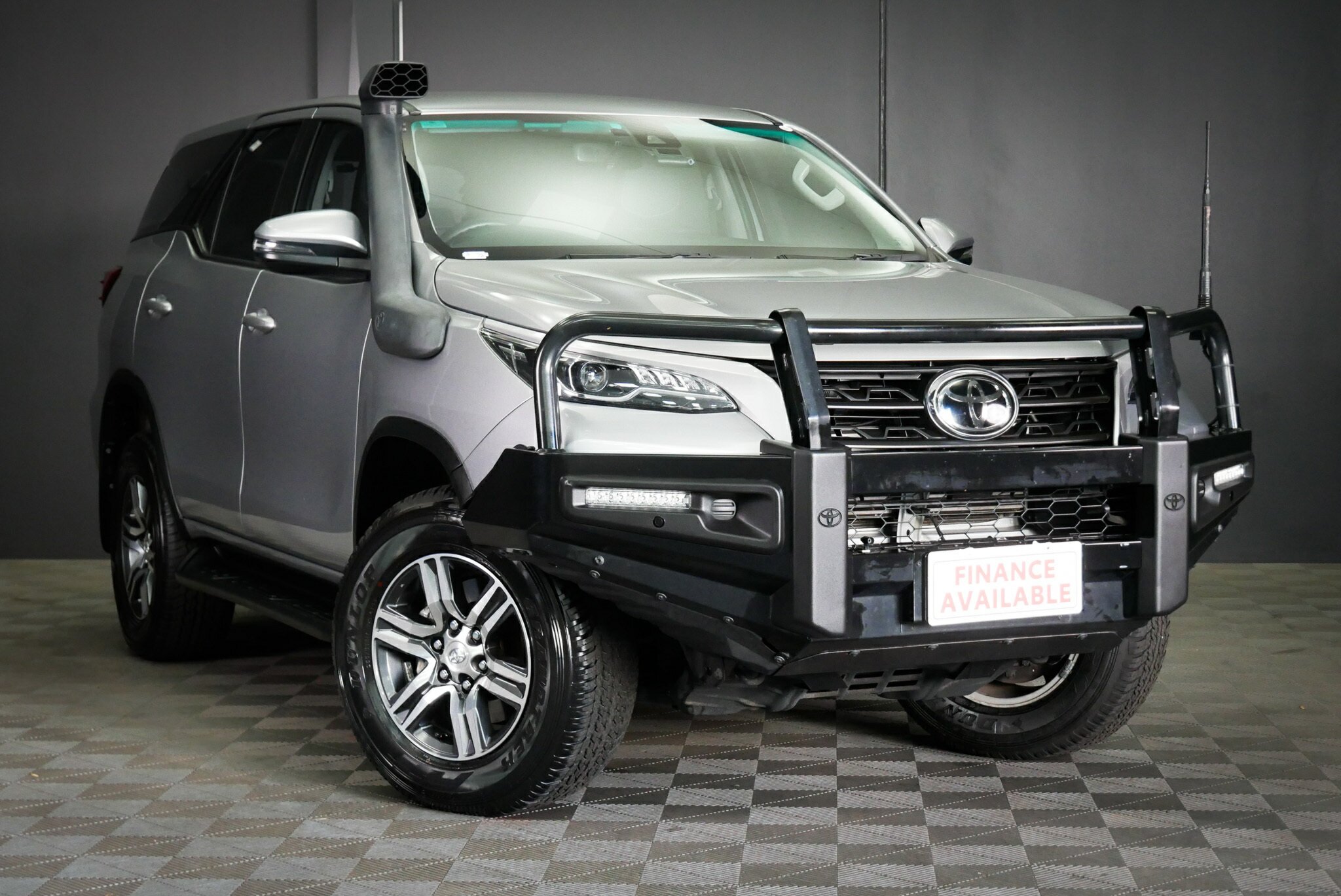 Toyota Fortuner GUN156R