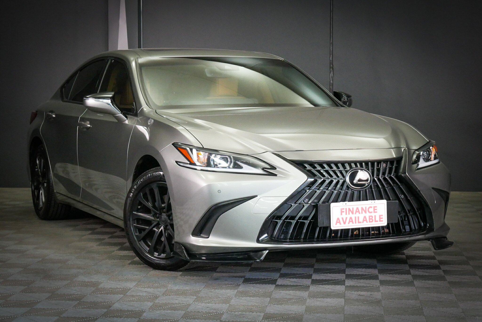 Lexus Es AXZA10R