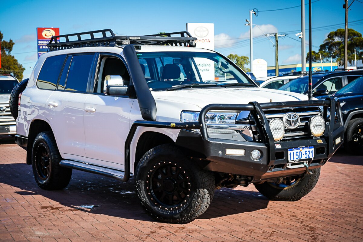 Toyota Landcruiser VDJ200R