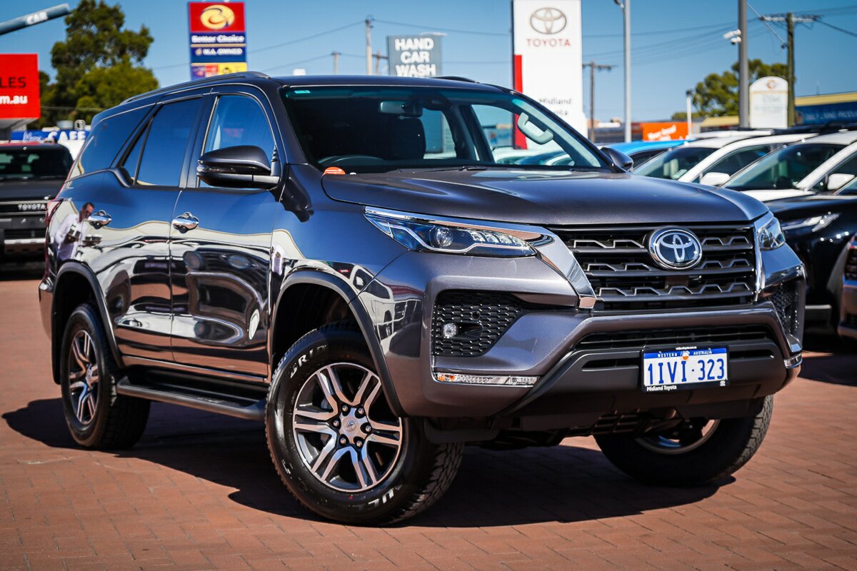 Toyota Fortuner GUN156R