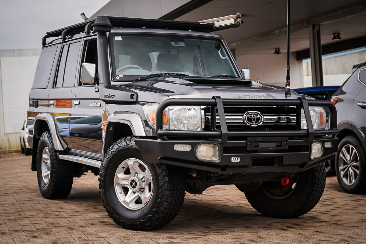 Toyota Landcruiser VDJ76R