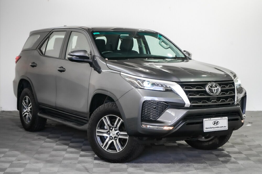 Toyota Fortuner GUN156R