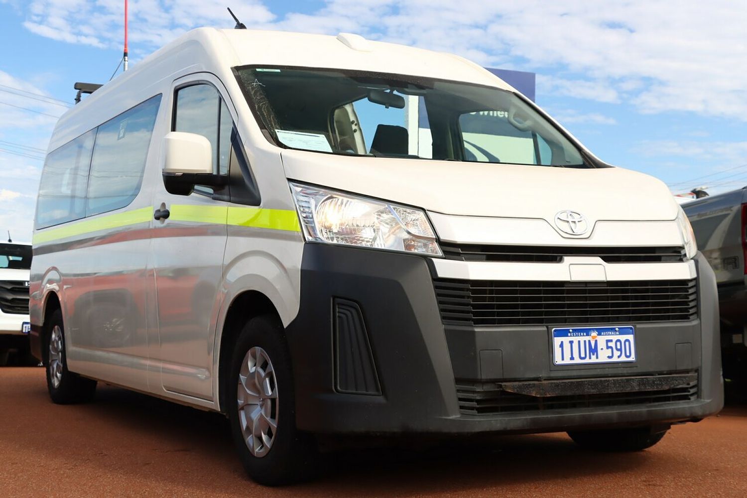 Toyota Hiace GDH322R Commuter