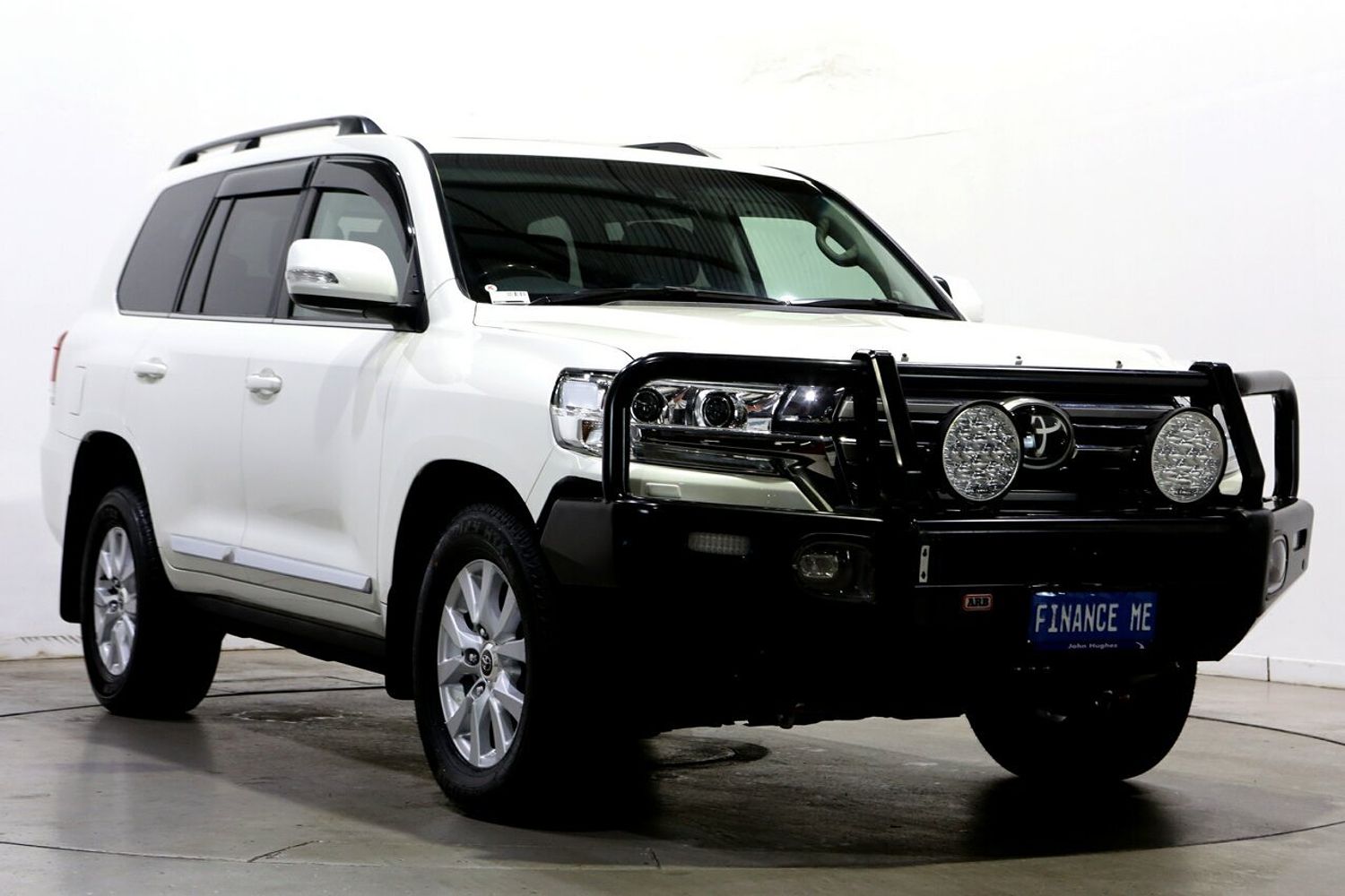 Toyota Landcruiser VDJ200R Sahara