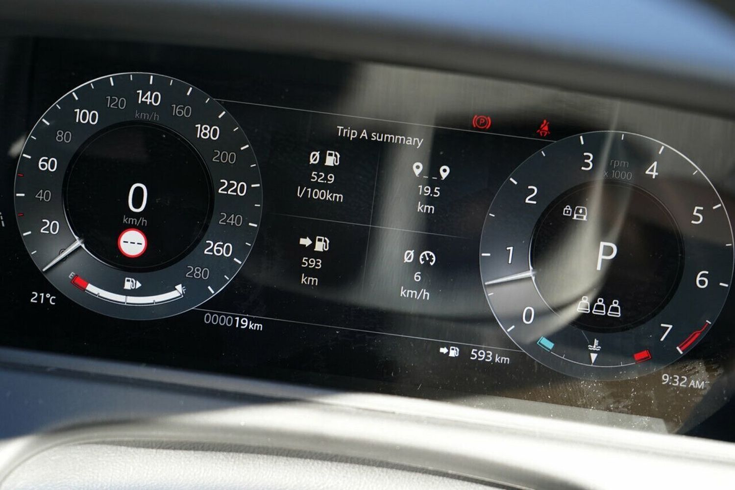 Land Rover Range Rover Velar L560 26.5MY | Xcite Autos